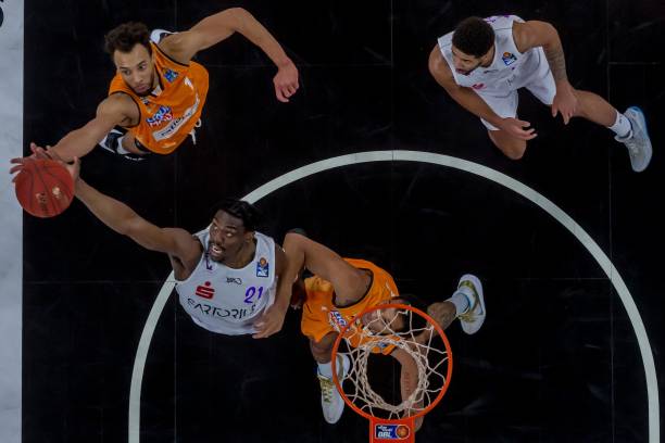 多名高薪老 多名高薪老